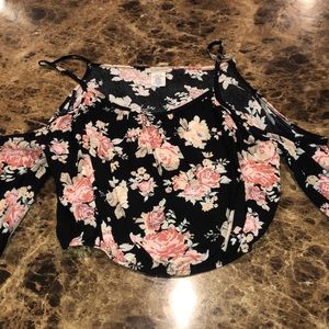 Off shoulder/cold shoulder floral top